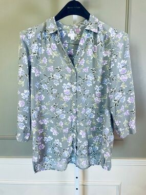 J. Jill Medium Gray Floral Button Down Blouse Shirt Top Floral 3/4 sleeve light